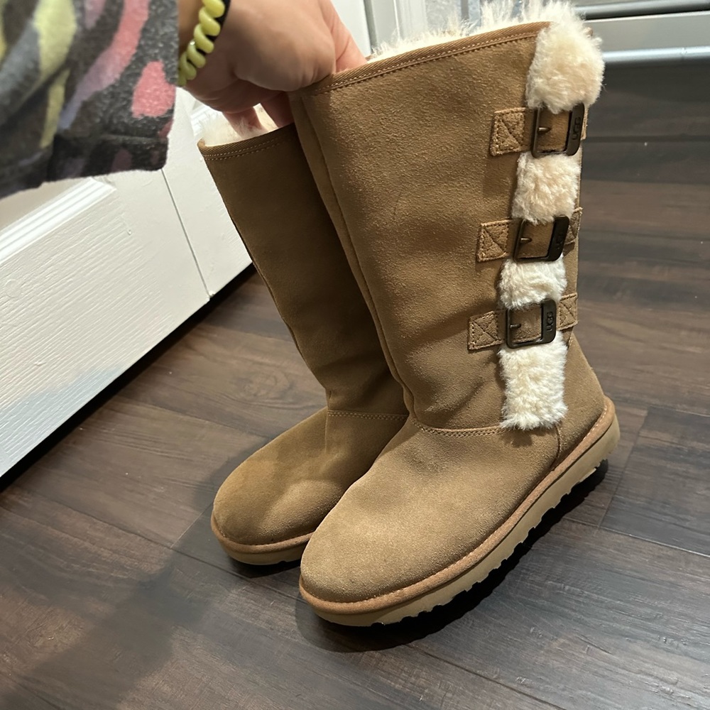 3 buckle Ugg boots